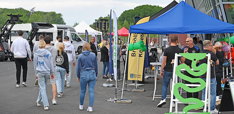 Mässa utanför Ottosson truck i Bromölla