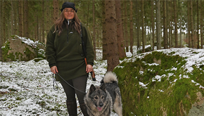 Lisa Sibbesson och hunden Bert 
